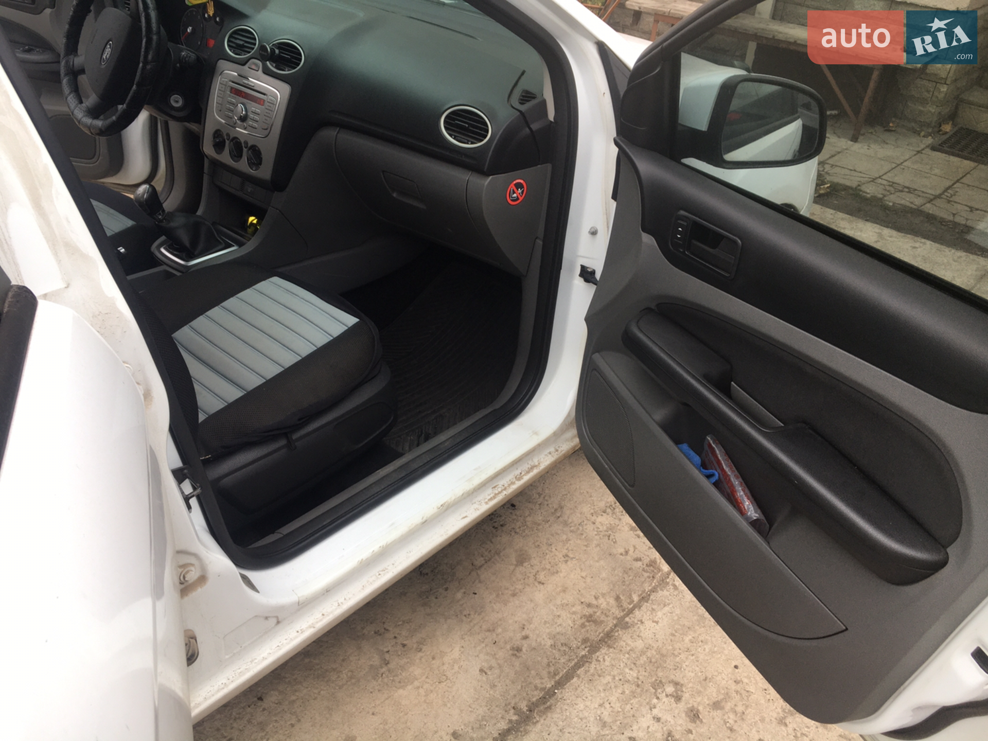 2010 Ford Focus - мініатюра 9