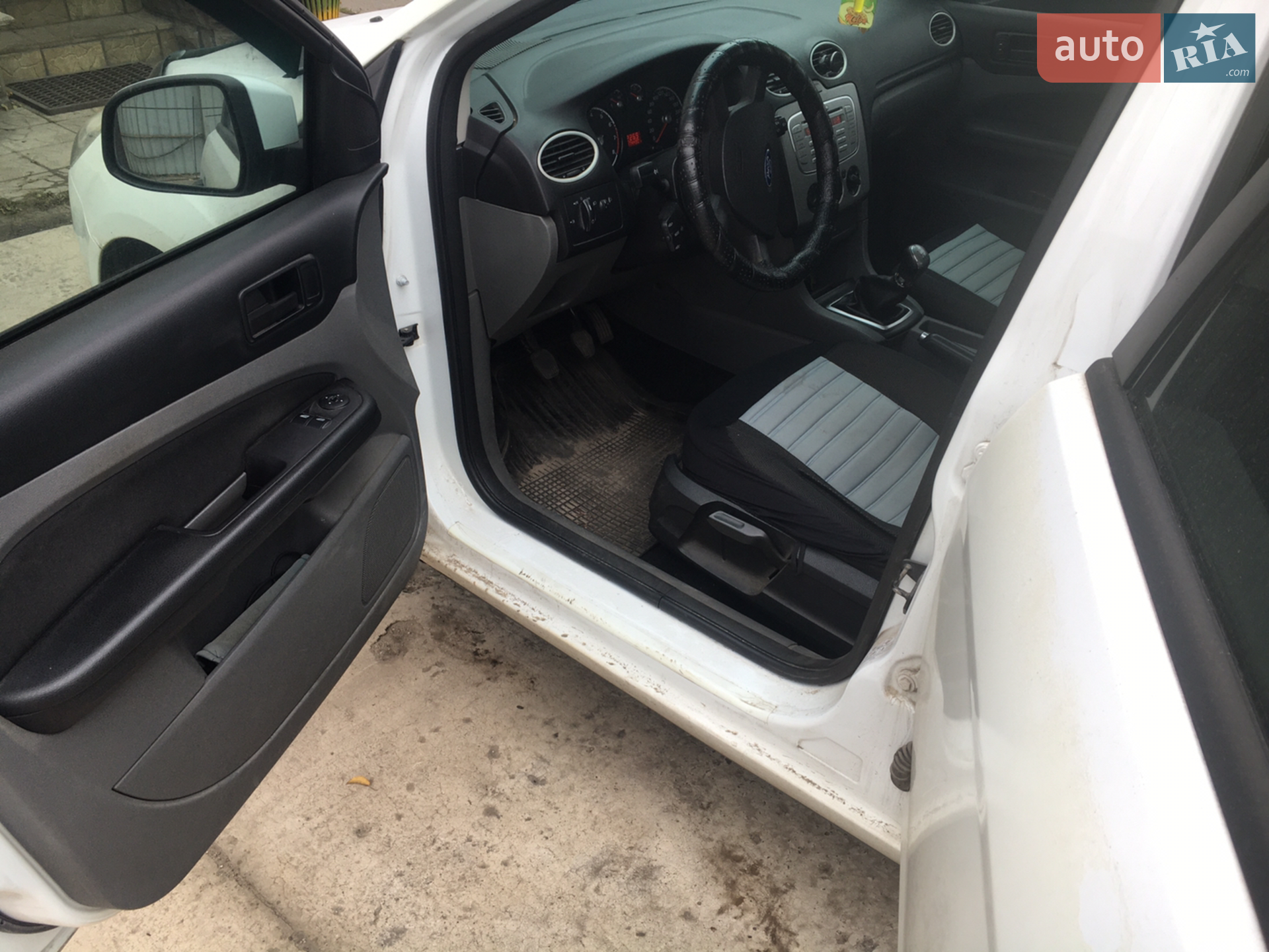 2010 Ford Focus - мініатюра 4