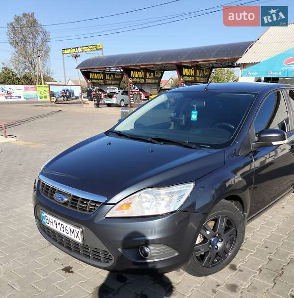 Хэтчбек Ford Focus 2010 в Виноградовке