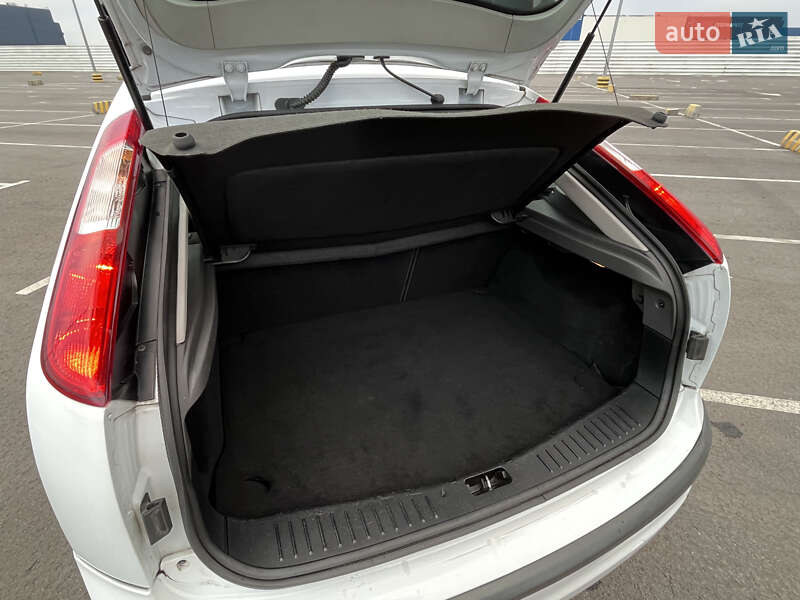 Хэтчбек Ford Focus 2007 в Львове