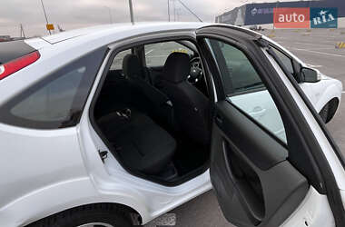 Хэтчбек Ford Focus 2007 в 