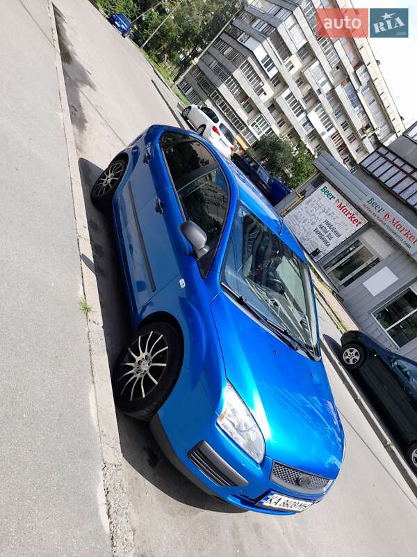 Хэтчбек Ford Focus 2005 в Киеве