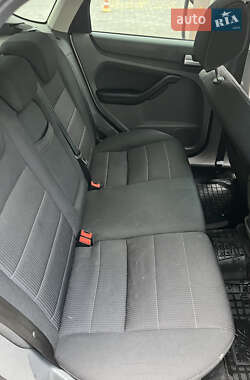 Хэтчбек Ford Focus 2010 в 