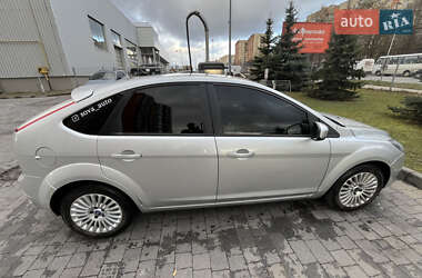 Хэтчбек Ford Focus 2010 в 