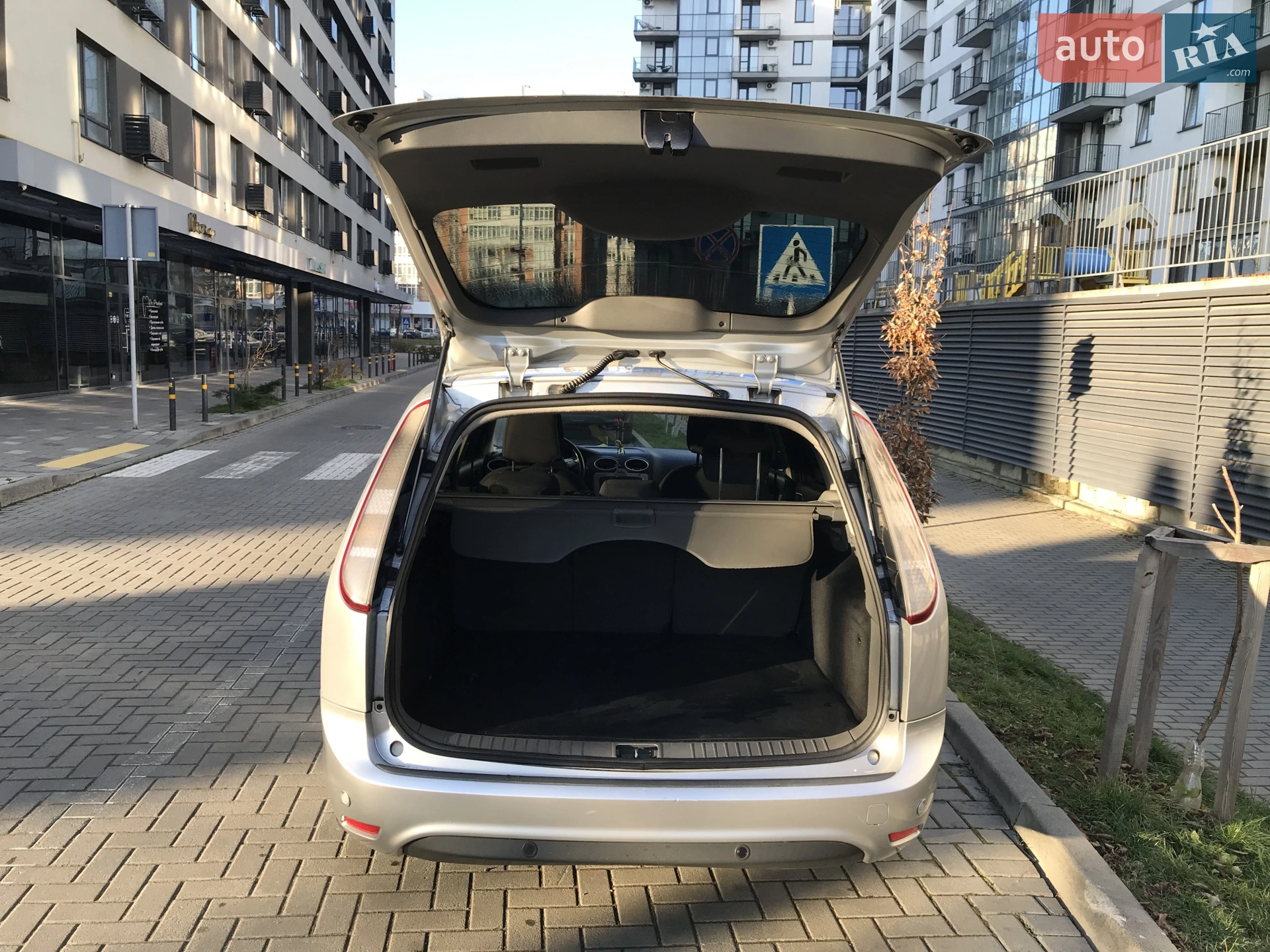 2010 Ford Focus - мініатюра 10