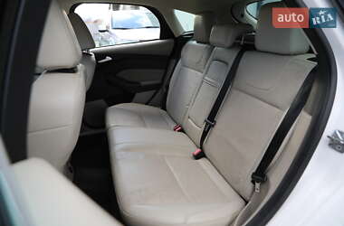 Хэтчбек Ford Focus 2012 в 