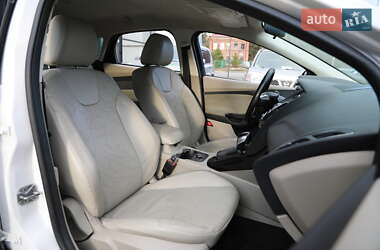 Хэтчбек Ford Focus 2012 в 