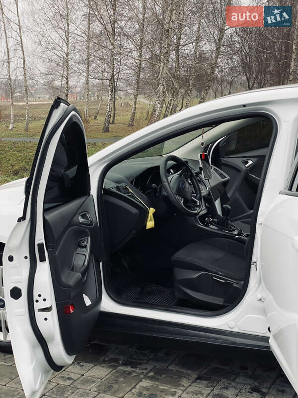 Седан Ford Focus 2015 в Здолбунове