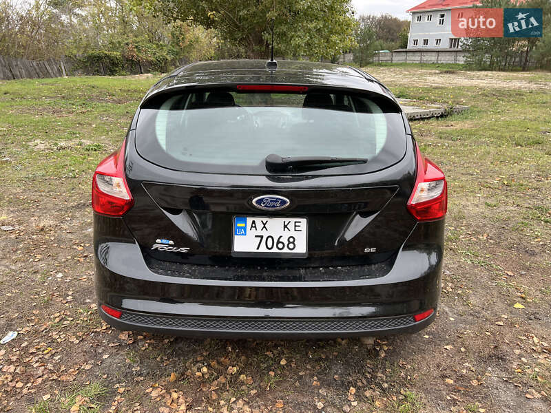 Хэтчбек Ford Focus 2014 в Киеве