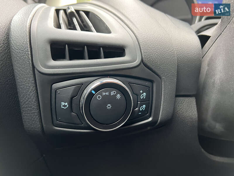 Хэтчбек Ford Focus 2014 в Киеве