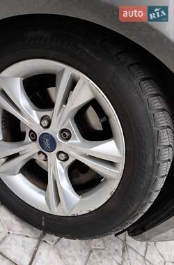 Седан Ford Focus 2014 в 