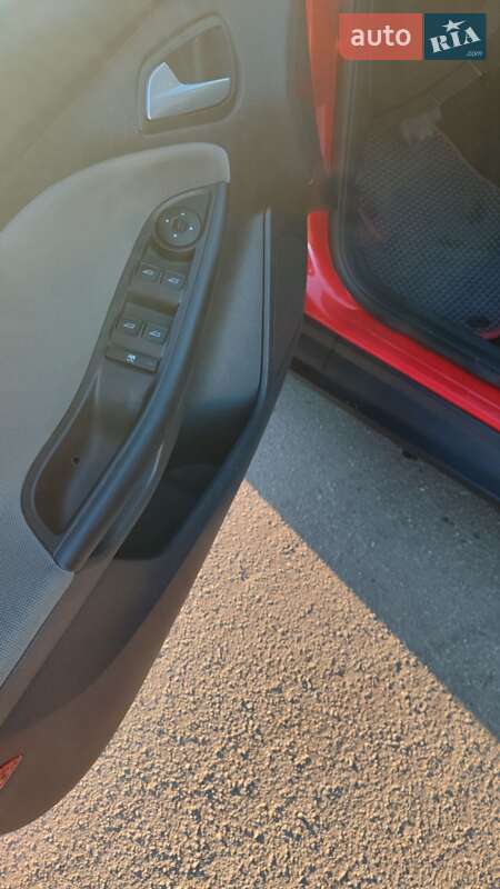 Хетчбек Ford Focus 2014 в Чернівцях фото 15 Хетчбек Ford Focus 2014 в Чернівцях