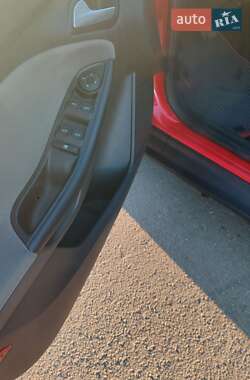 Хэтчбек Ford Focus 2014 в 