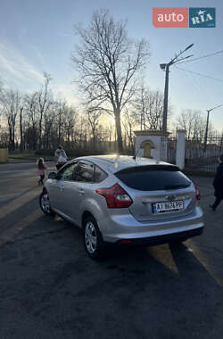 Хэтчбек Ford Focus 2011 в 