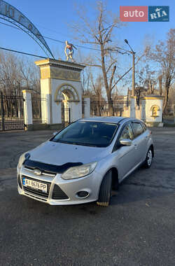 Хэтчбек Ford Focus 2011 в 