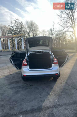 Хэтчбек Ford Focus 2011 в 