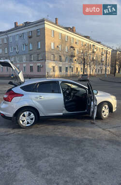 Хэтчбек Ford Focus 2011 в 