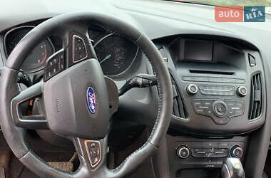 Хэтчбек Ford Focus 2015 в 