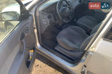 Хэтчбек Ford Focus 1999 в 