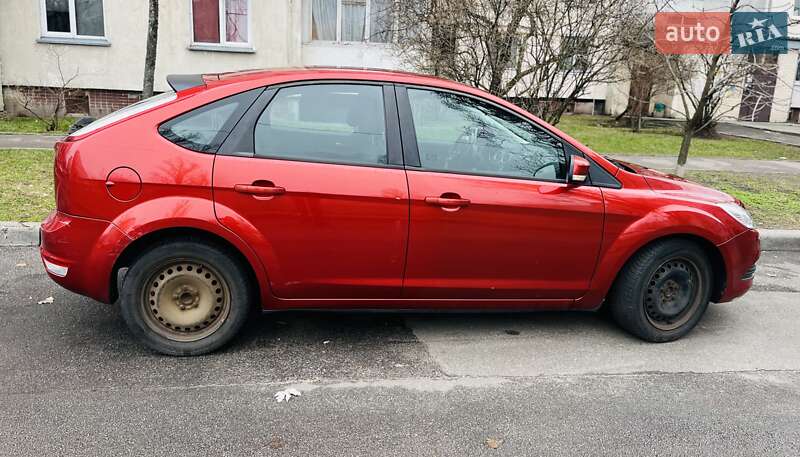 Хэтчбек Ford Focus 2010 в 