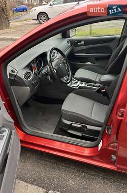 Хэтчбек Ford Focus 2010 в 