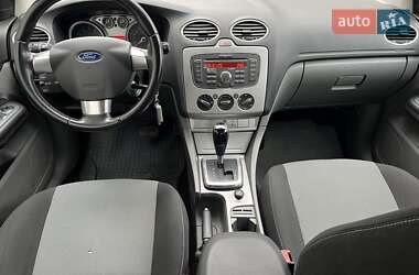 Хэтчбек Ford Focus 2010 в 