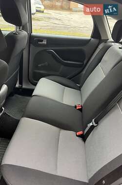 Хэтчбек Ford Focus 2010 в 