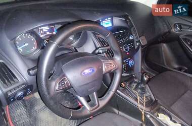 Седан Ford Focus 2015 в 