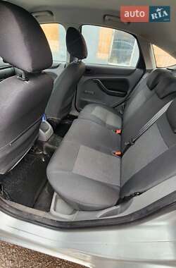 Хэтчбек Ford Focus 2010 в 