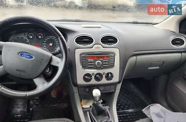 Хэтчбек Ford Focus 2010 в 
