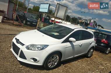 Хэтчбек Ford Focus 2012 в 