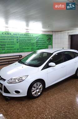 Хетчбек Ford Focus 2012 в 