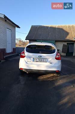 Хэтчбек Ford Focus 2012 в 