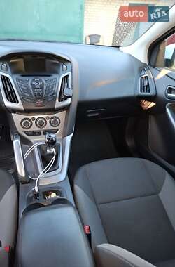 Хэтчбек Ford Focus 2012 в 