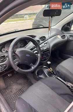 Хэтчбек Ford Focus 2001 в 