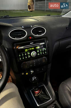 Хэтчбек Ford Focus 2006 в 