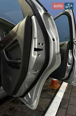 Хэтчбек Ford Focus 2006 в 
