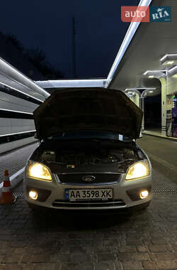 Хэтчбек Ford Focus 2006 в 