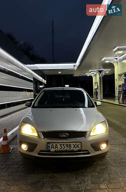 Хэтчбек Ford Focus 2006 в 