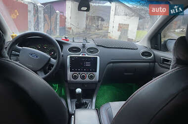 Седан Ford Focus 2005 в Сваляве