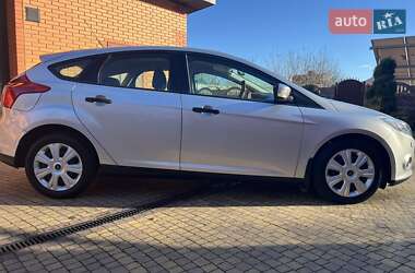 Хэтчбек Ford Focus 2011 в 