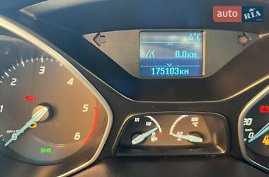 Хэтчбек Ford Focus 2011 в 