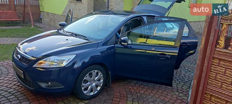 Хетчбек Ford Focus 2010 в Великих Мостах