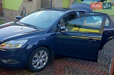 Хетчбек Ford Focus 2010 в 
