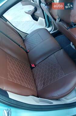 Хэтчбек Ford Focus 2012 в 