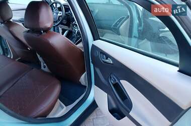 Хэтчбек Ford Focus 2012 в 