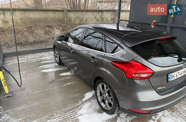 Хэтчбек Ford Focus 2015 в 
