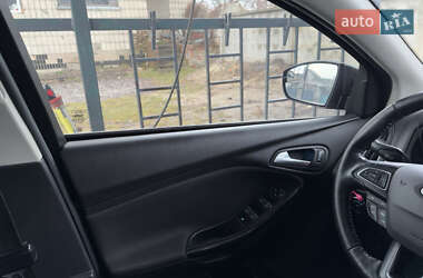 Хэтчбек Ford Focus 2015 в 