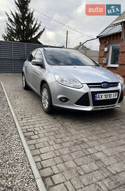 Хэтчбек Ford Focus 2011 в 