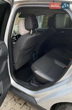 Хэтчбек Ford Focus 2011 в 